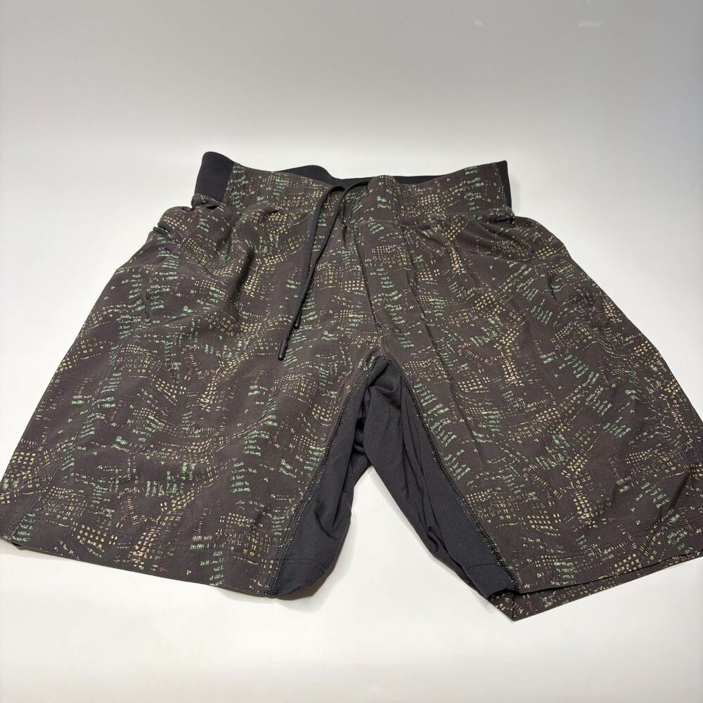 LULULEMON Surge Black Yellow Green Lined Workout Shorts Mens Size Medium